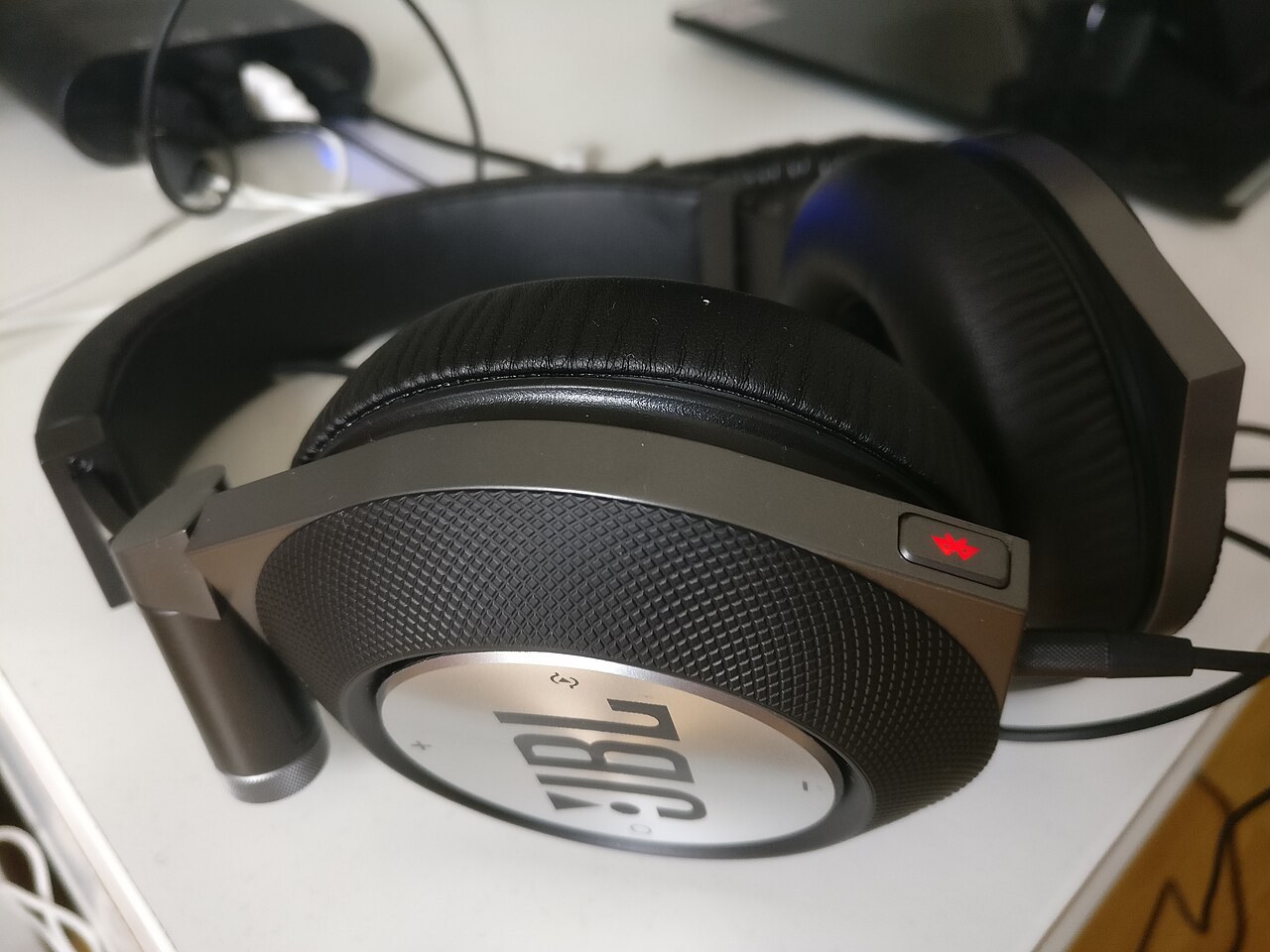 هدفون بی‌سیم جی‌بی‌ال مدل Tune 770NC – تصویر 2